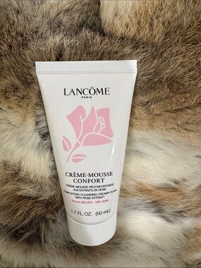 Lancôme Crème-Mousse Confort
Comforting Cleansing Foam with Rose Extract 50ml